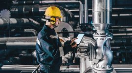 Industrie Mann mit Tablet in der Industrie