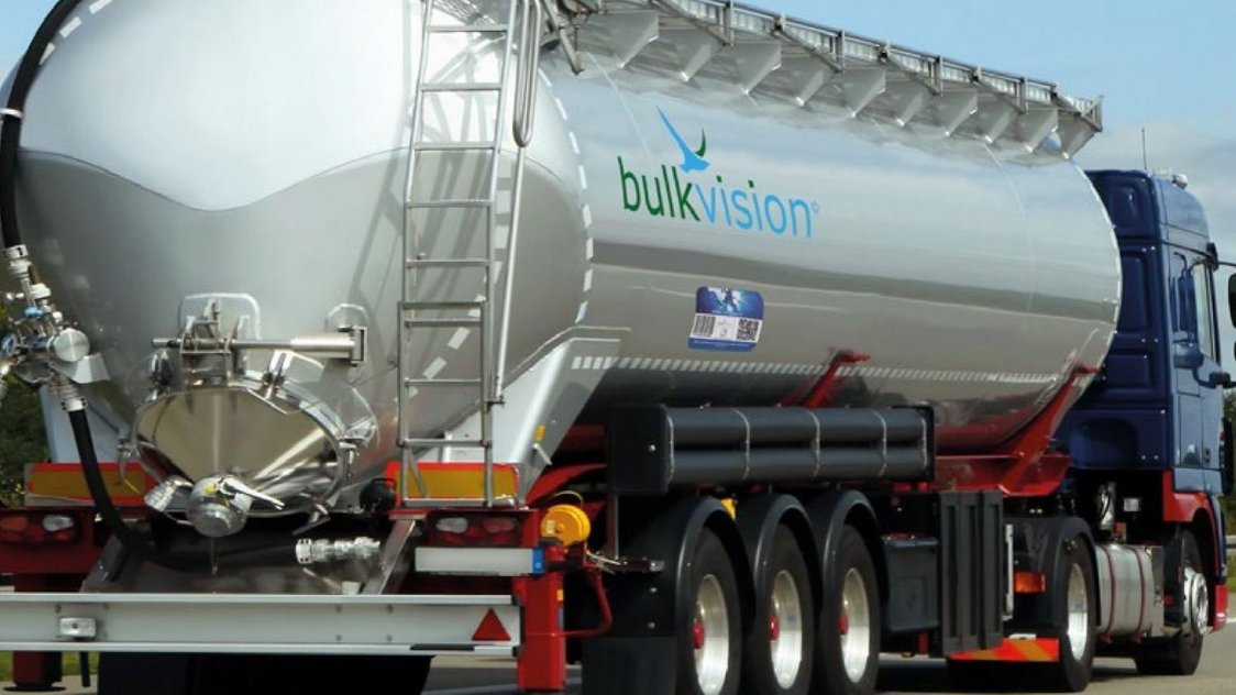 vrachtwagen met etikettering van inotec voor Bulkvision foto van vrachtwagen met etikettering van inotec voor Bulkvision