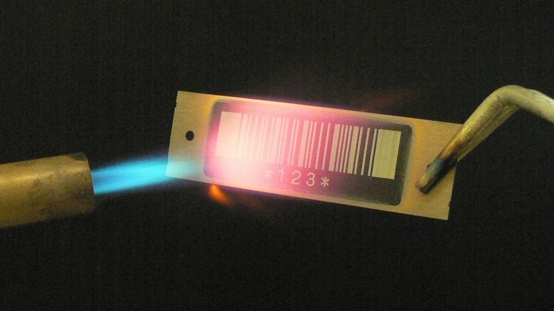 inotec barcode etiket Ceralabel hittebestendig foto van inotec barcode etiket Ceralabel hittebestendig