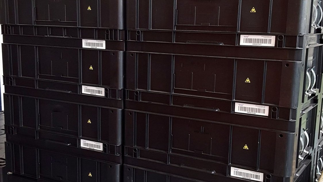 inotec Barcode RFID etiket ESD containers inotec foto van Barcode RFID etiket ESD containers